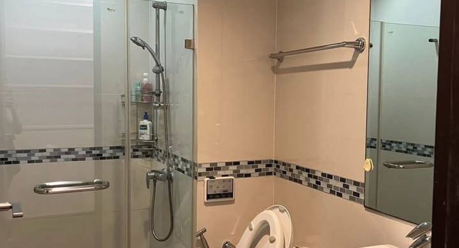 For sale 3 bedrooms condo in Ratchathewi, Bangkok