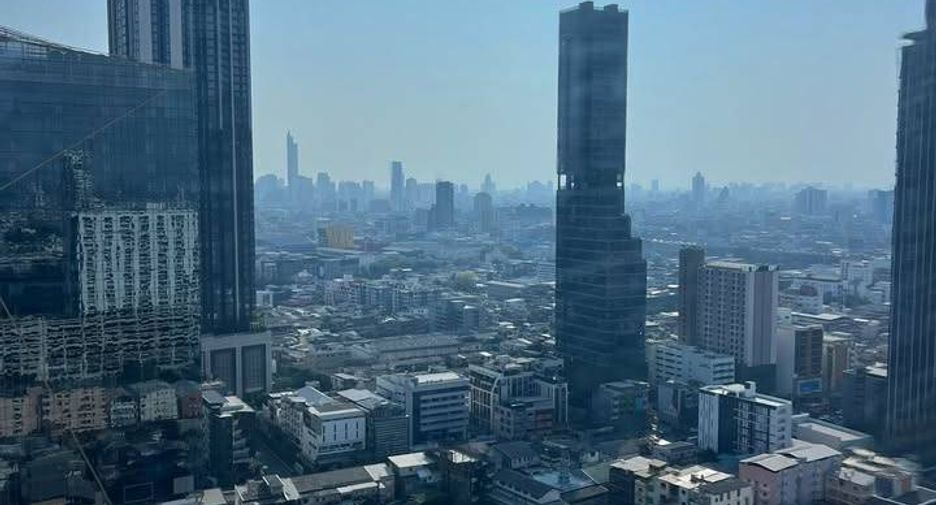 For sale 3 bedrooms condo in Ratchathewi, Bangkok