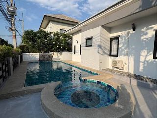 Casa en alquiler de 3 habitaciones en Bang Lamung, Chonburi