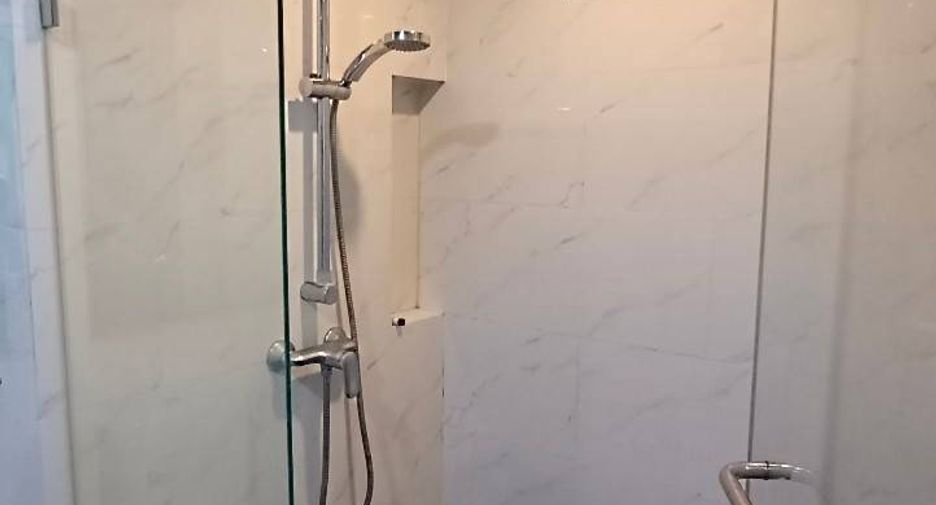 À vendre 1 chambre condo à Yan Nawa, Bangkok