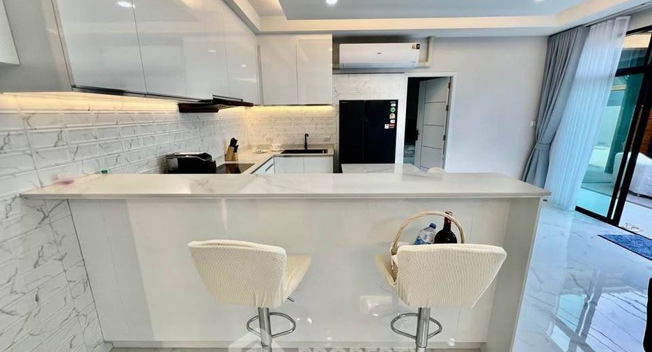 For rent 4 bedrooms house in East Pattaya, Pattaya