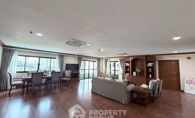 For rent 3 bedrooms apartment in Watthana, Bangkok