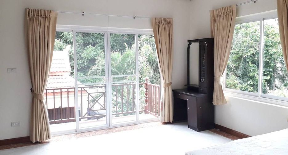 For rent 4 bedrooms villa in Bang Lamung, Chonburi