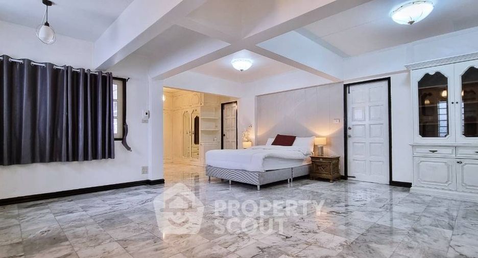 For rent 8 bedrooms villa in Jomtien, Pattaya