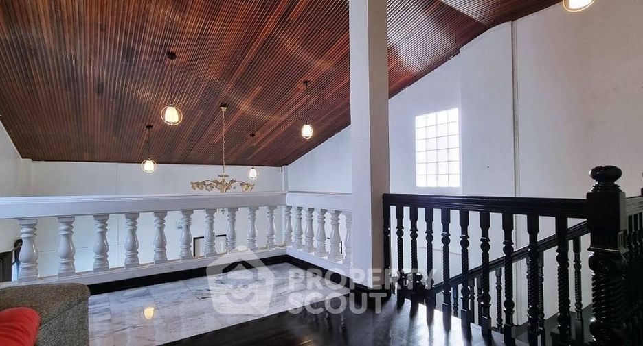 For rent 8 bedrooms villa in Jomtien, Pattaya