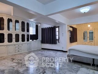 For rent 8 bedrooms villa in Bang Lamung, Chonburi