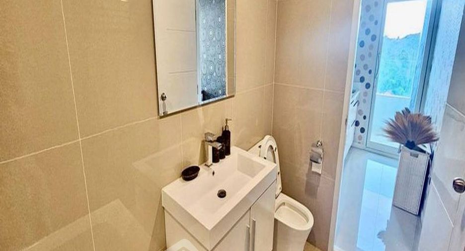 For sale 1 bed condo in Si Racha, Chonburi
