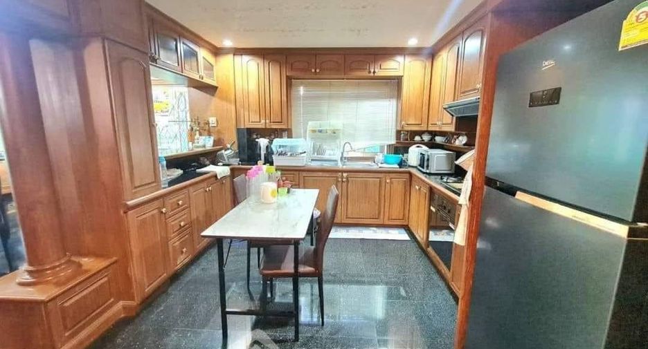 À vendre 4 chambres maison à East Pattaya, Pattaya