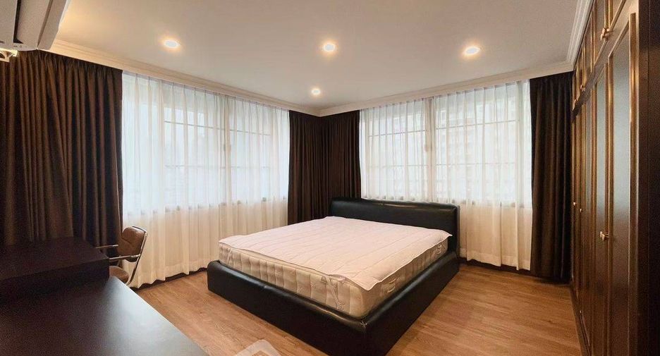 For sale 3 bedrooms condo in Khlong Toei, Bangkok