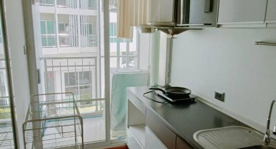For rent 2 bedrooms condo in Huai Khwang, Bangkok