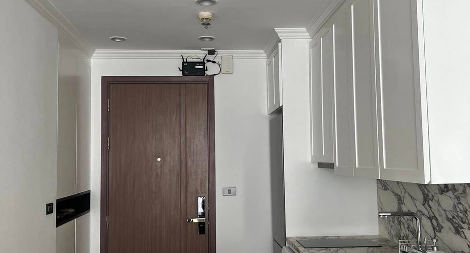 For sale 1 bed condo in Khlong Toei, Bangkok