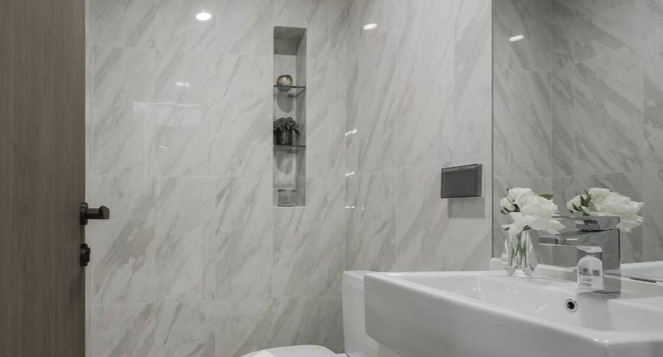 For sale 1 bed condo in Khlong Toei, Bangkok