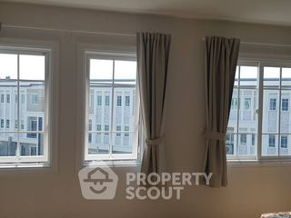 For rent 3 bedrooms townhouse in Bang Na, Bangkok
