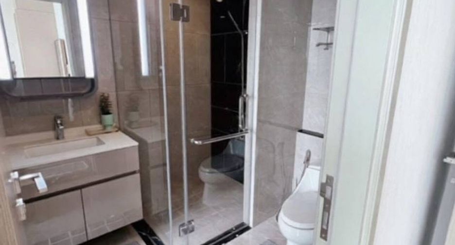 For sale 2 bedrooms condo in Huai Khwang, Bangkok