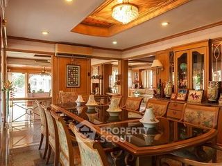 For sale 4 bedrooms house in Thawi Watthana, Bangkok