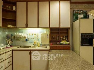 For sale 4 bedrooms house in Thawi Watthana, Bangkok