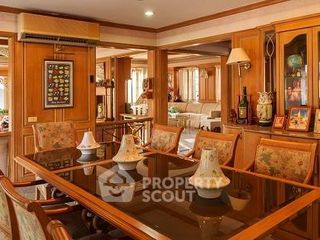 For sale 4 bedrooms house in Thawi Watthana, Bangkok