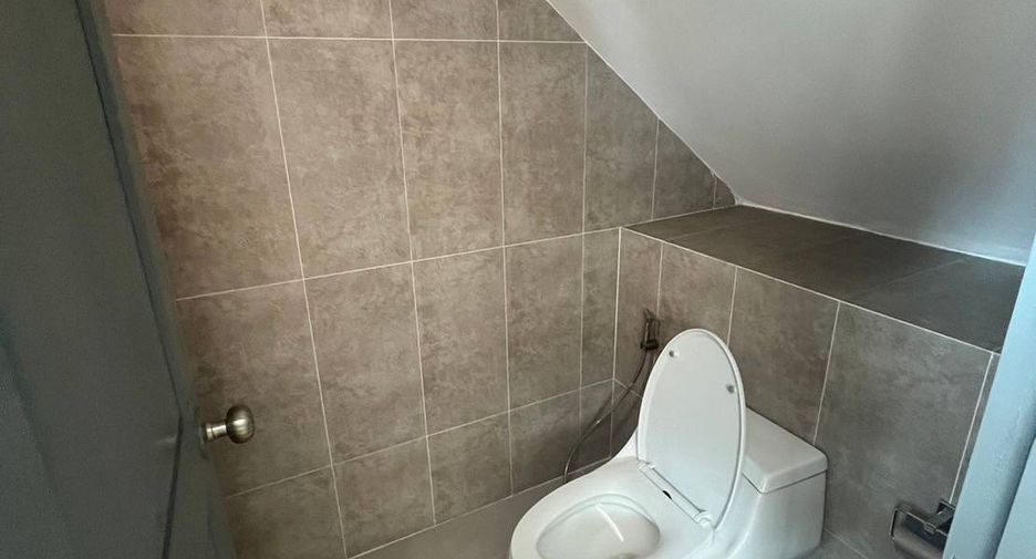 Продажа 5 спальни таунхаус в Буенг Кум, Бангкок