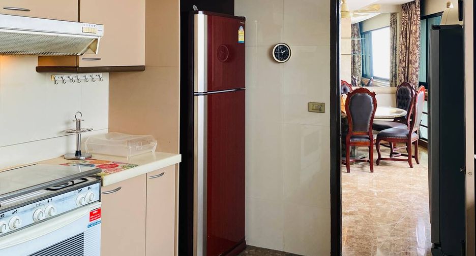 For rent 3 bedrooms condo in Khlong Toei, Bangkok