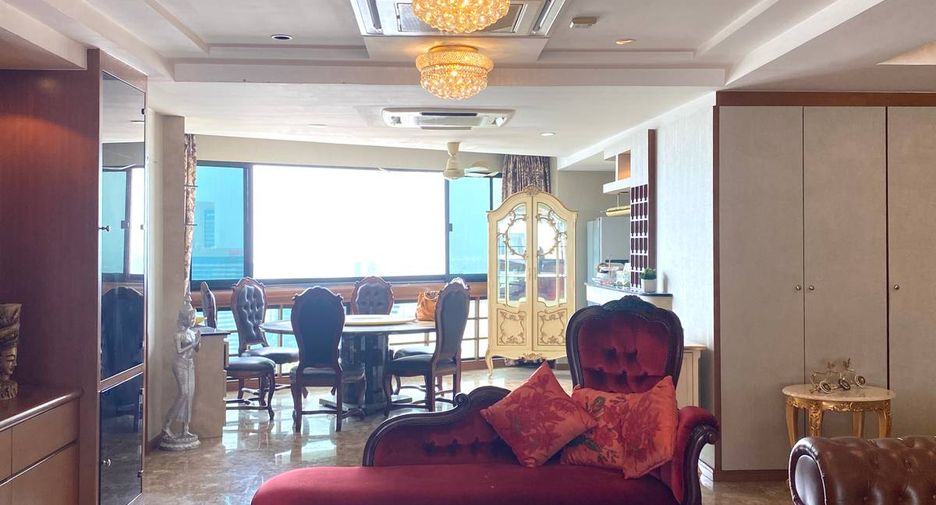 For rent 3 bedrooms condo in Khlong Toei, Bangkok