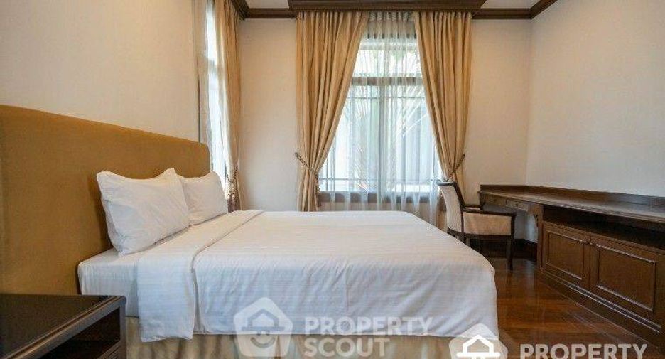 For rent 4 bedrooms house in Yan Nawa, Bangkok