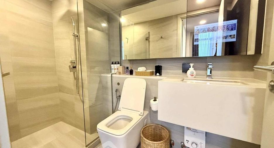 For rent 2 ベッドルーム condo in Bang Rak, Bangkok