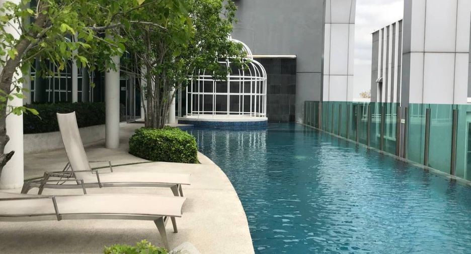 For sale 2 bedrooms condo in Huai Khwang, Bangkok