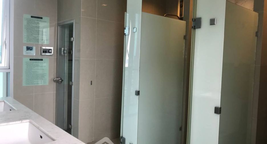 For sale 2 bedrooms condo in Huai Khwang, Bangkok