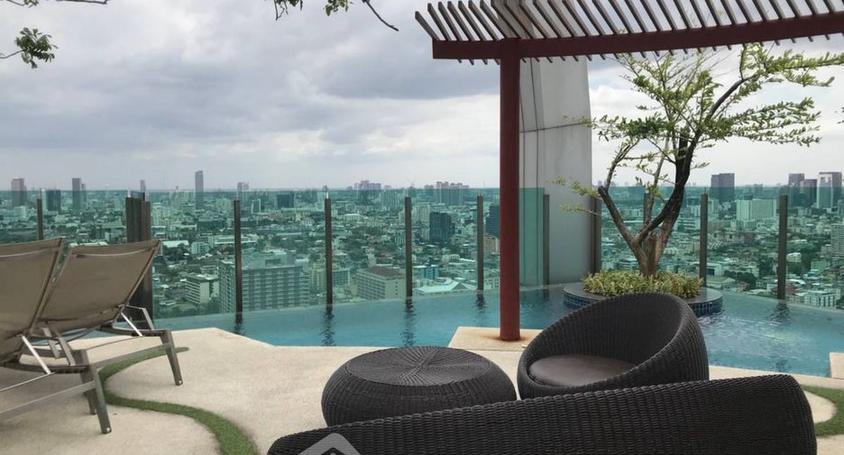 For sale 2 bedrooms condo in Huai Khwang, Bangkok