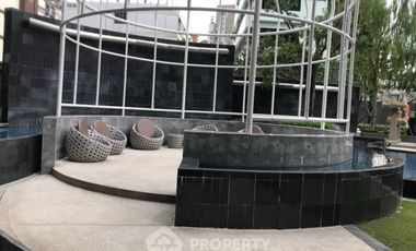 À vendre 2 chambres condo à Huai Khwang, Bangkok
