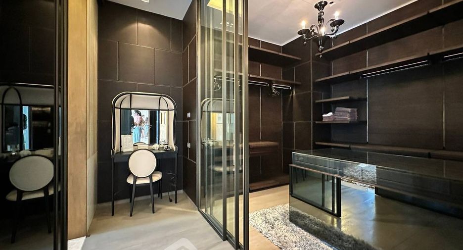 Продажа 3 спальни кондо в Кхлонг Тоеи, Бангкок