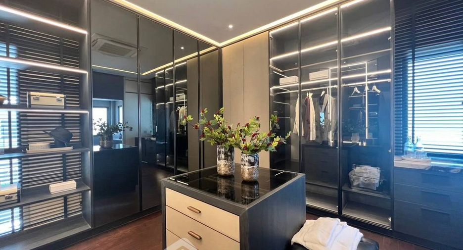 For sale 4 bedrooms house in Bang Kho Laem, Bangkok