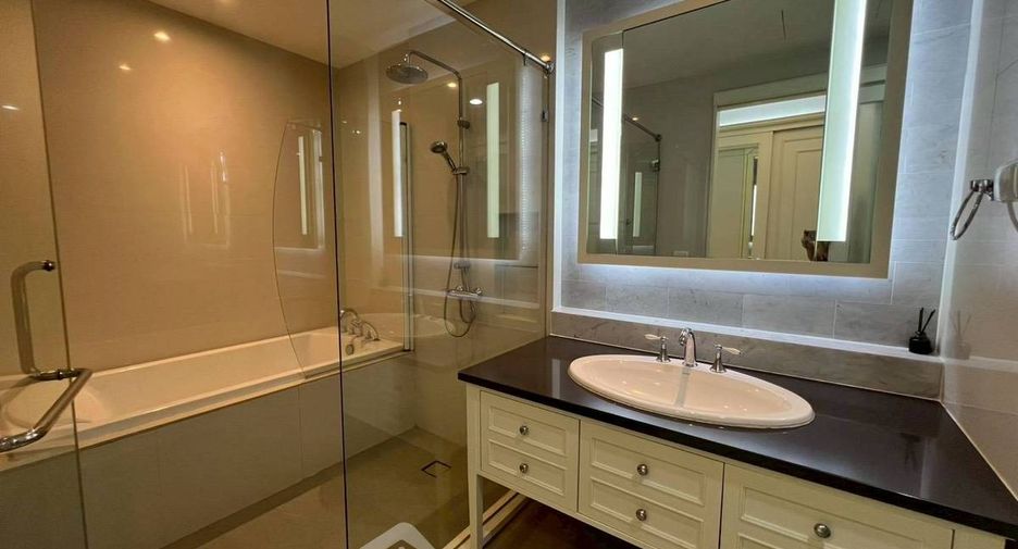 For sale 3 bedrooms condo in Khlong Toei, Bangkok