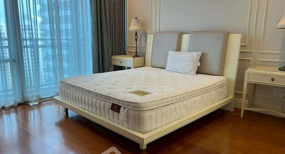 For sale 3 bedrooms condo in Khlong Toei, Bangkok