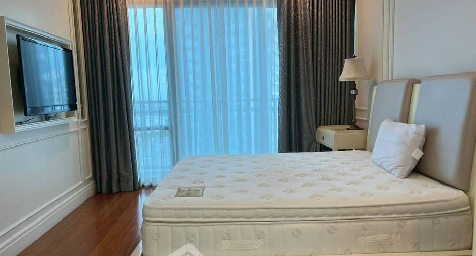 For sale 3 bedrooms condo in Khlong Toei, Bangkok