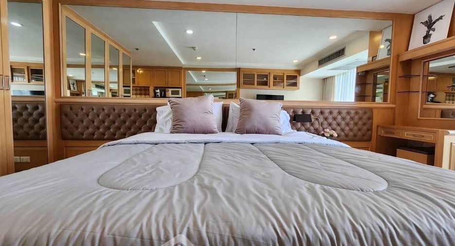 For sale 1 bed condo in Khlong Toei, Bangkok