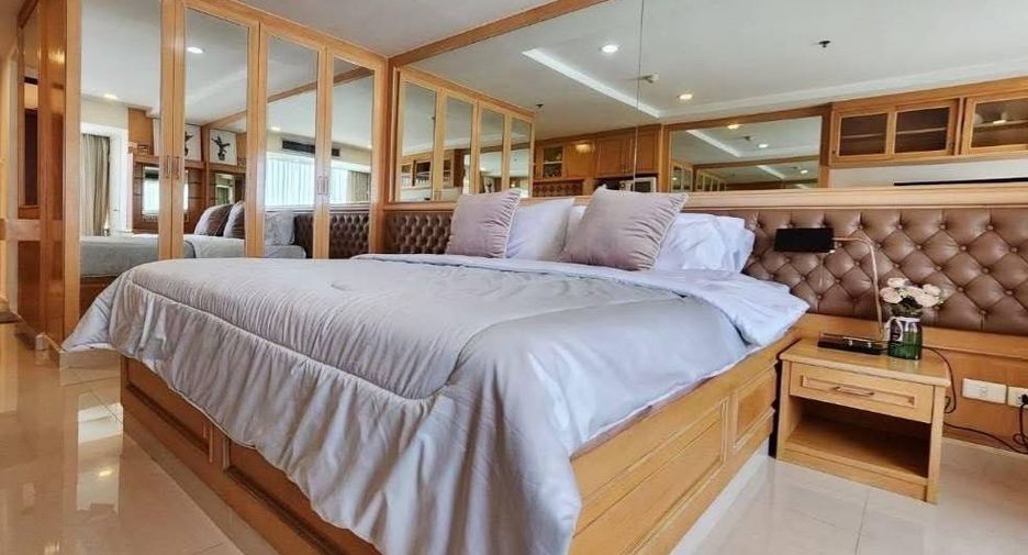 For sale 1 bed condo in Khlong Toei, Bangkok