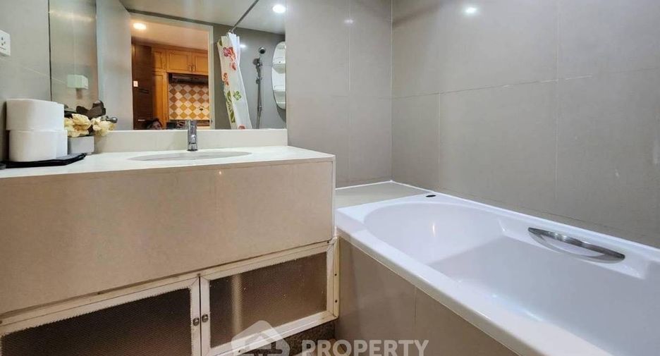 For sale 1 bed condo in Khlong Toei, Bangkok