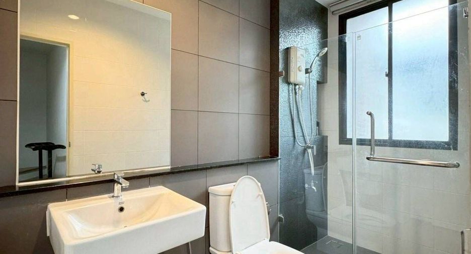 For sale 3 bedrooms townhouse in Saphan Sung, Bangkok