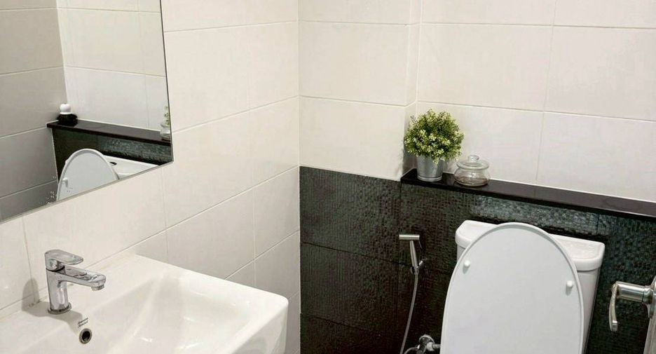 For sale 3 bedrooms townhouse in Saphan Sung, Bangkok