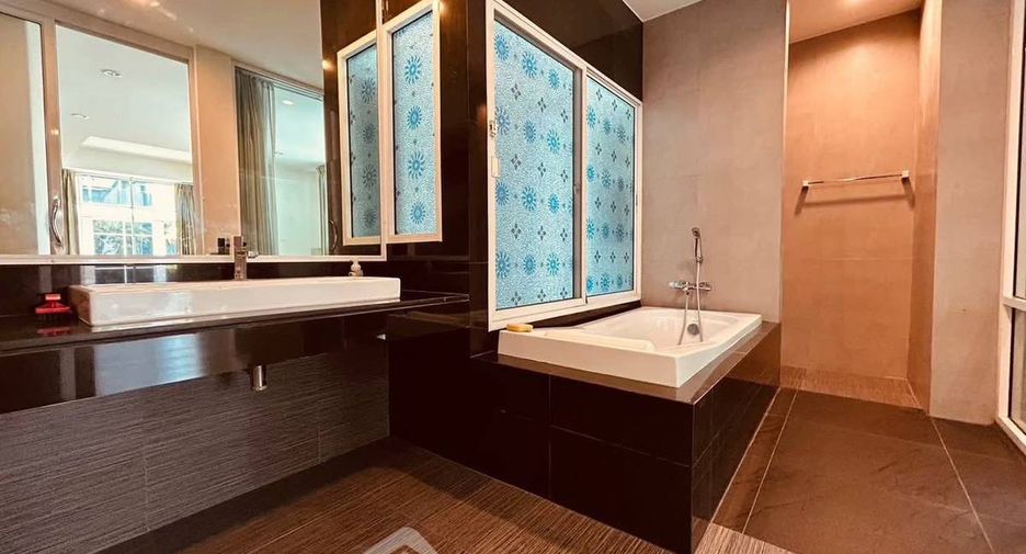 For sale 3 bedrooms house in Bang Kapi, Bangkok