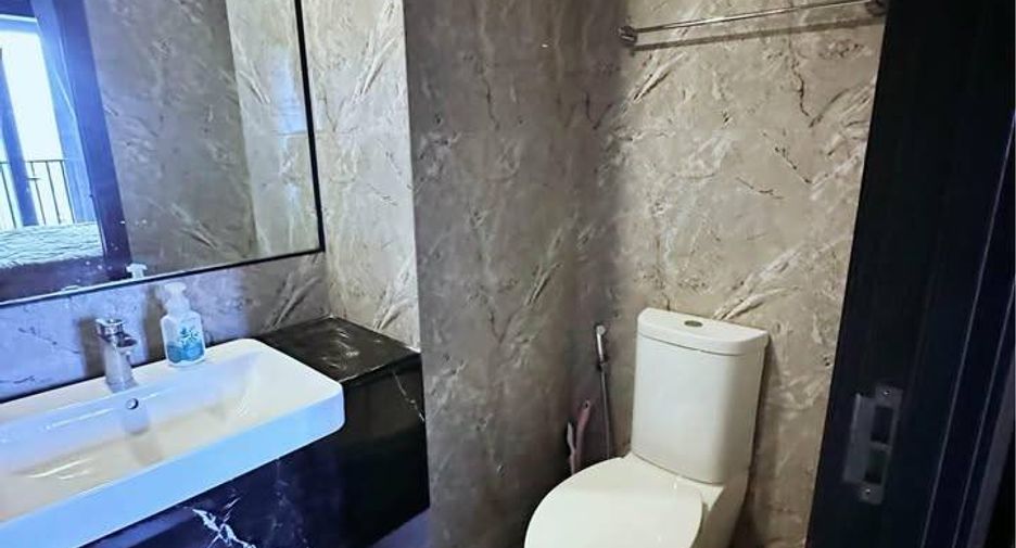 For sale 1 bed condo in Khlong Toei, Bangkok