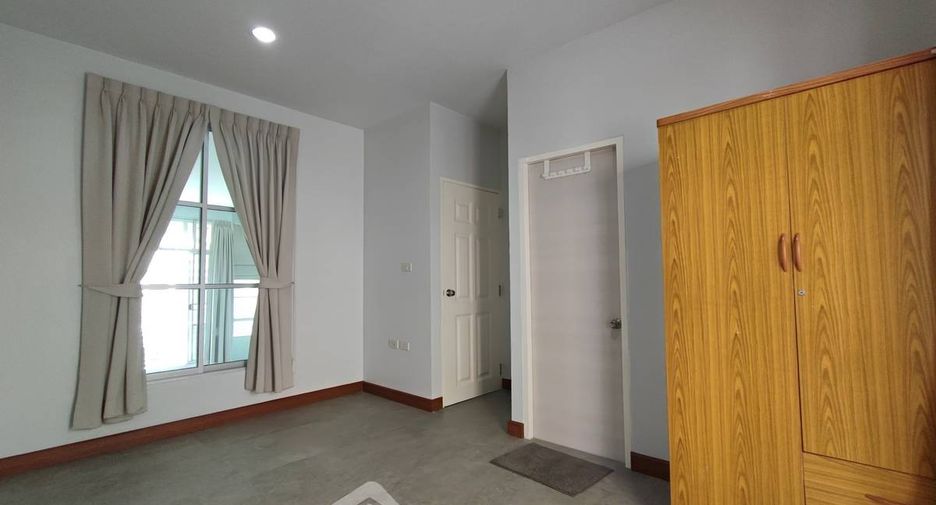 Casa adosada en venta de 3 habitaciones en Huai Khwang, Bangkok