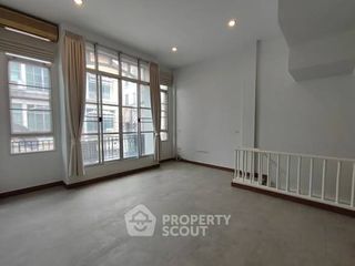 For sale 3 bedrooms townhouse in Huai Khwang, Bangkok