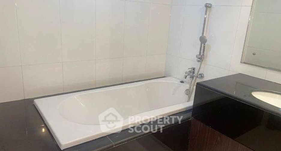 For sale 3 bedrooms condo in Phaya Thai, Bangkok