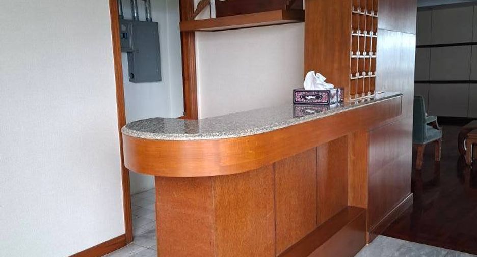 For sale 3 bedrooms condo in Khlong Toei, Bangkok