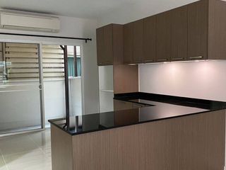 Продажа 3 спальни таунхаус в Суан Луанг, Бангкок
