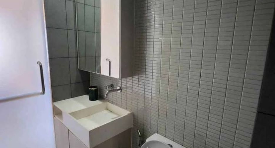 For sale 2 bedrooms condo in Phaya Thai, Bangkok