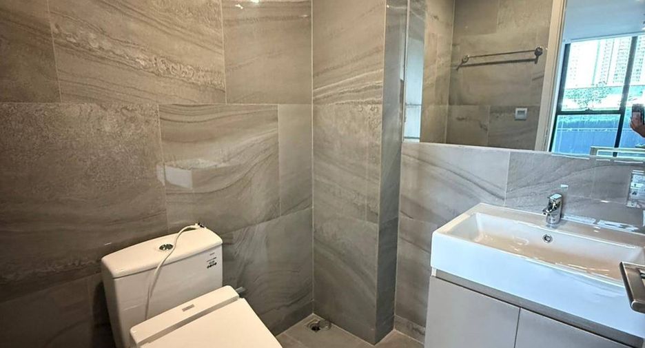 For sale 1 bed condo in Khlong Toei, Bangkok