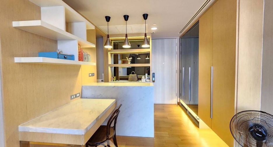 For sale 1 bed condo in Khlong Toei, Bangkok